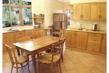 Point Village Accommodation - Lighthouse Lodge Apartment, Mossel Bay - 3