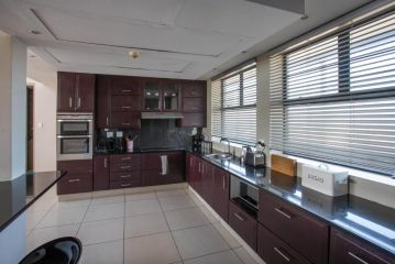 uSHAKA WATERFRONT - PRESTIGIOUS PROMINENT PENTHOUSE Apartment, Durban - 4
