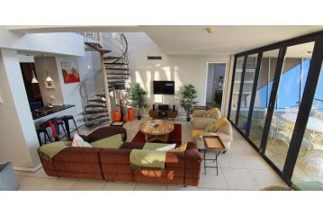 uSHAKA WATERFRONT - PRESTIGIOUS PROMINENT PENTHOUSE Apartment, Durban - 1