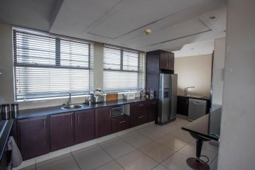 uSHAKA WATERFRONT - PRESTIGIOUS PROMINENT PENTHOUSE Apartment, Durban - 3