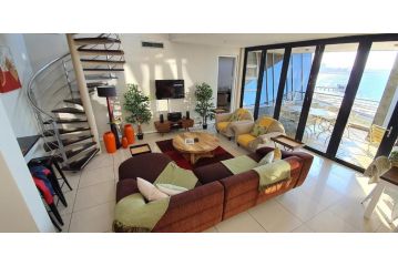uSHAKA WATERFRONT - PRESTIGIOUS PROMINENT PENTHOUSE Apartment, Durban - 2