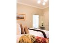 Pond End Apartment, Clarens - thumb 9