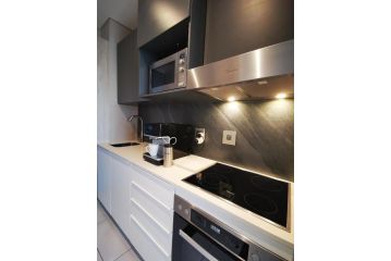 Luxurious Studio Apartment - Menlyn Maine Apartment, Pretoria - 4