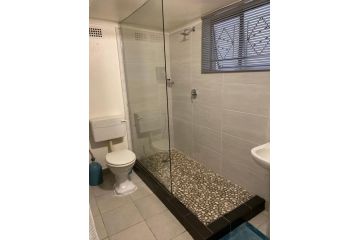 Pretoria Country Club- Kingfisher Hut Apartment, Pretoria - 4