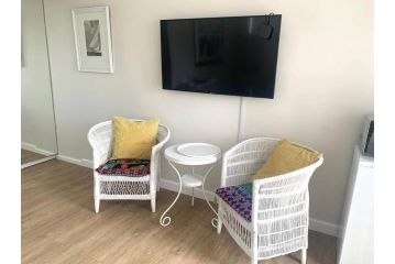 Private room with own entrance, patio and garden. Apartment, Cape Town - 3