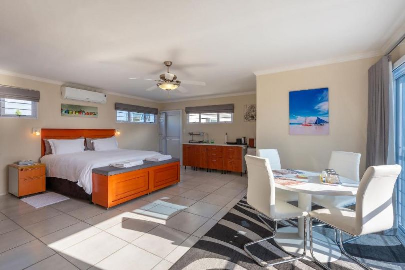 Pro Moni's Guesthouse Guest house, Muizenberg - imaginea 10