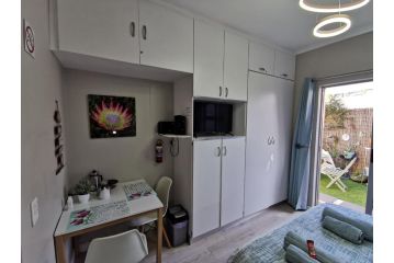 Protea Suite Apartment, Bellville - 3