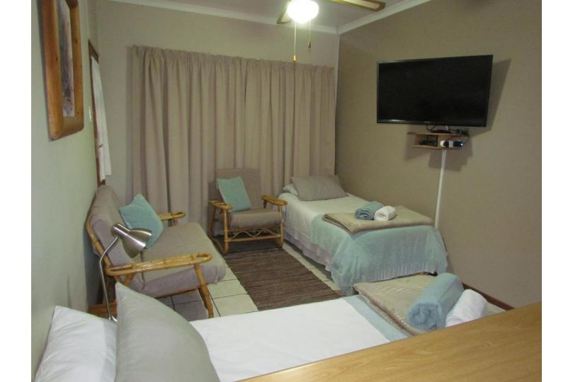 PureJoy Self-Catering Accommodation Apartment, Bloemfontein - imaginea 3