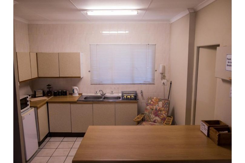 PureJoy Self-Catering Accommodation Apartment, Bloemfontein - imaginea 5