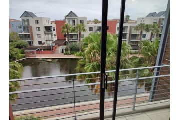 Quayside Canal View Apartment, Cape Town - 4