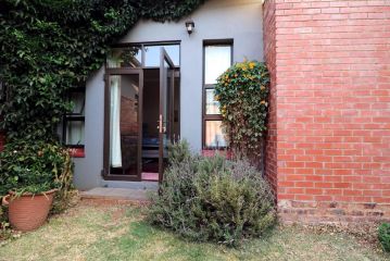 Quiet and Comfortable in Greenside Apartment, Johannesburg - 1