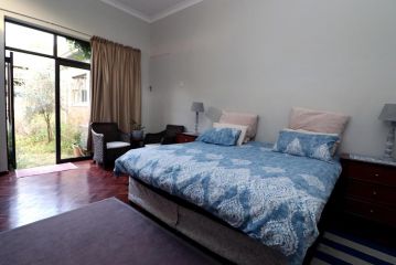 Quiet and Comfortable in Greenside Apartment, Johannesburg - 2