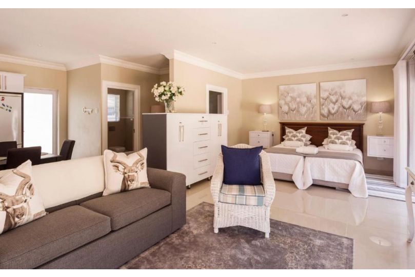 The Studio Apartment, Port Elizabeth - imaginea 10