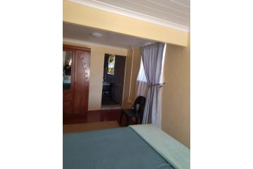 Rebanien Overnight Accommodation Double and Single bed Apartment, De Aar - 3