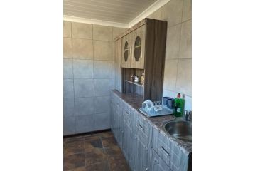 Rebanien Overnight Accommodation Double and Single bed Apartment, De Aar - 5