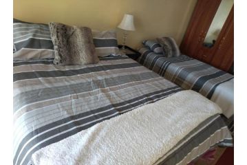Rebanien Overnight Accommodation Double and Single bed Apartment, De Aar - 2