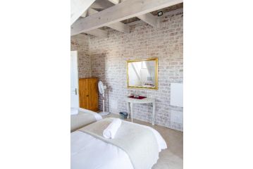Red Bishop - Birds, Beach & Beauty Apartment, Langebaan - 3
