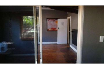 Reduced Room to rent in House in Hatfield , Pretoria R3000 Guest house, Pretoria - 2