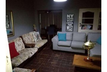 Reduced Room to rent in House in Hatfield , Pretoria R3000 Guest house, Pretoria - 4