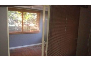 Reduced Room to rent in House in Hatfield , Pretoria R3000 Guest house, Pretoria - 1