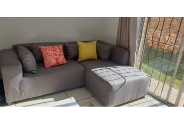 @ Reedsview Complex Apartment, Roodepoort - 1