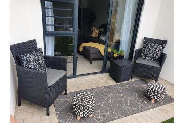 Refreshing Modern Stay-Entire Apartment w/ a Garden Apartment, Cape Town - 1