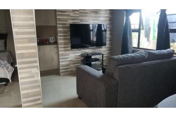 Bluff Marine Drive Self Catering Cottage A Apartment, Durban - 3