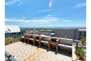 Stunning 2 Bed Apartment - Complex Has A Rooftop Braai Area & Beautiful Views of the Sunset Apartment, Durban - 4