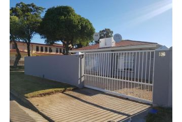 Relaxing and Cozy Room Guest house, Cape Town - 1