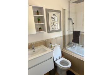 Amazing Getaway - A relaxing SMART home, in a secure estate that is close to Mall of Africa Apartment, Midrand - 4
