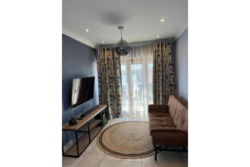 Amazing Getaway - A relaxing SMART home, in a secure estate that is close to Mall of Africa Apartment, Midrand - 5