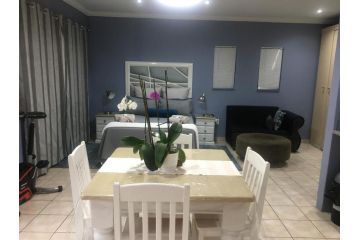 Rest Assured Apartment, Roodepoort - 4