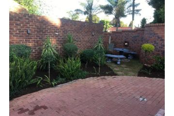 Rest Assured Apartment, Roodepoort - 1