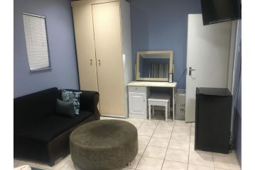 Rest Assured Apartment, Roodepoort - 3