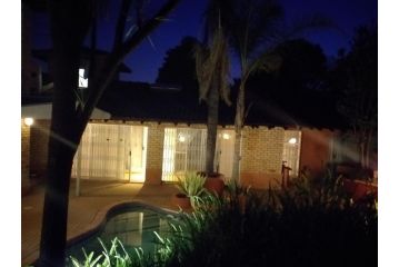 RESTFULL GUEST HOUSE Guest house, Roodepoort - 3