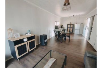 River Cabin Guest house, Roodepoort - 3