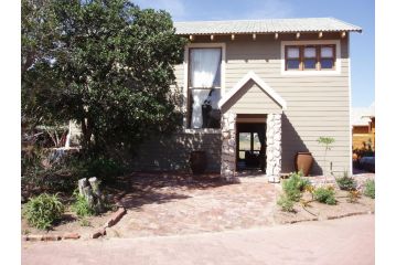 Riverside Hide-a-Way Apartment, Wilderness - 1