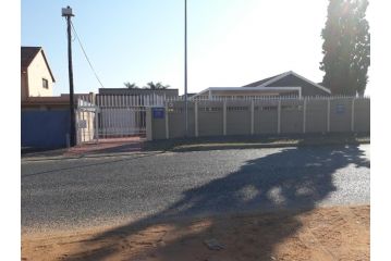 Robertsham (Halaal) Self Catering Cottages Guest house, Johannesburg - 2