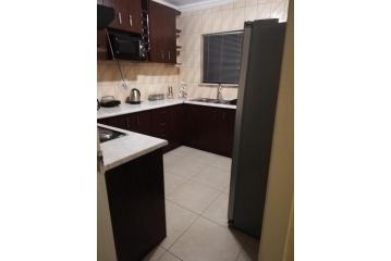 Rocky Ridge Guest House 2 SELF CATERING - No Alcohol allowed Apartment, Roodepoort - 3