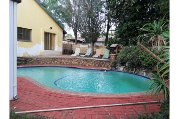 Rocky Ridge Guest House 2 SELF CATERING - No Alcohol allowed Apartment, Roodepoort - 1