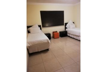 Rocky Ridge Guest House 2 SELF CATERING - No Alcohol allowed Apartment, Roodepoort - 4