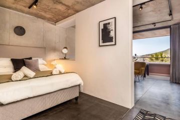 Rooftop Pool, Mountain Views, Wi-Fi, Parking Apartment, Cape Town - 1