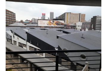 Room for You in Maboneng Apartment, Johannesburg - 5