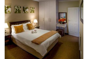 Room in BB - Luxury Room, double Bed and Sleeper Couch max 4 guests, near Port Elizabeth Guest house, Port Elizabeth - 5