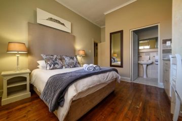 Room in Guest room - Leeuwenzee Guesthouse - Court Yard with self catering Guest house, Cape Town - 1