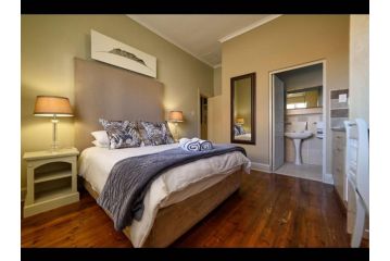 Room in Guest room - Leeuwenzee Guesthouse - Luxury Room with Self catering Guest house, Cape Town - 2