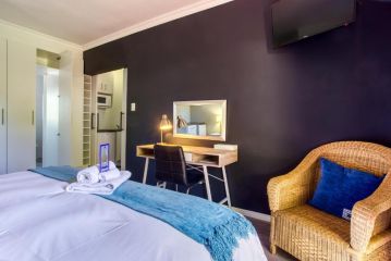 Room in Lodge - Lush Suburban Paradise Guest house, Cape Town - 5