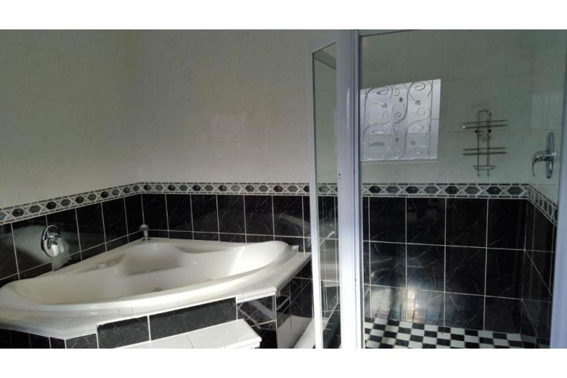 Room in Lodge - Savoy Lodge - Budget standard double room Guest house, Cape Town - imaginea 17