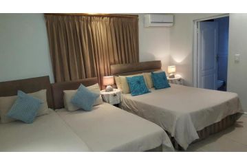 Room in Lodge - Savoy Lodge - Budget Triple Room 5 Guest house, Cape Town - 4