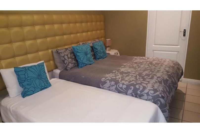 Room in Lodge - Savoy Lodge - Budget Triple Room Guest house, Cape Town - imaginea 14